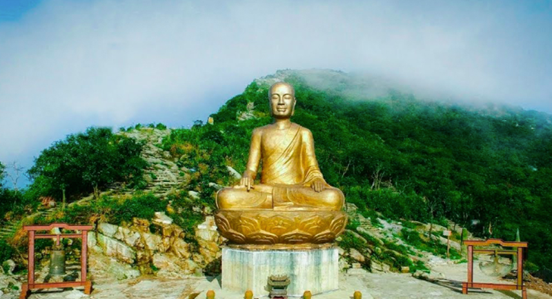 Tượng Phật hoàng Trần Nhân tông thuộc khu di tích Yên Tử (Quảng Ninh). Ảnh sưu tầm. Tượng Phật hoàng Trần Nhân tông thuộc khu di tích Yên Tử (Quảng Ninh). Ảnh sưu tầm.