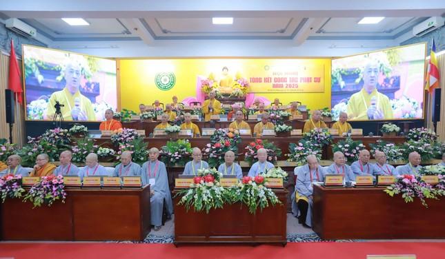 Chư tôn đức chứng minh, tham dự và chư Ni chủ tọa hội nghị Chư tôn đức chứng minh, tham dự và chư Ni chủ tọa hội nghị