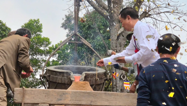 Rót đồng đúc đại hồng chung Rót đồng đúc đại hồng chung