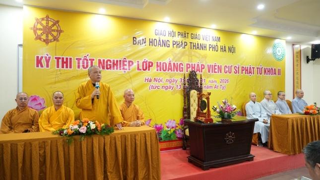 Thượng tọa Thích Tâm Hoan sách tấn các học viên Thượng tọa Thích Tâm Hoan sách tấn các học viên