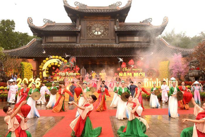 Tiết mục nghệ thuật tại Lễ khai mạc Hội Xuân Bái Đính 2026. Ảnh: Xuân Lâm