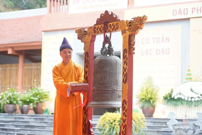 Hòa thượng Thích Thanh Quyết, Phó Chủ tịch Hội đồng Trị sự, Trưởng ban Trị sự GHPGVN tỉnh Quảng Ninh thực hiện nghi thức khai hội Hòa thượng Thích Thanh Quyết, Phó Chủ tịch Hội đồng Trị sự, Trưởng ban Trị sự GHPGVN tỉnh Quảng Ninh thực hiện nghi thức khai hội