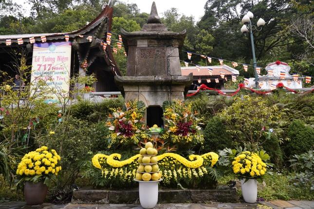 Phật hoàng bảo tháp tại Ngọa Vân Phật hoàng bảo tháp tại Ngọa Vân