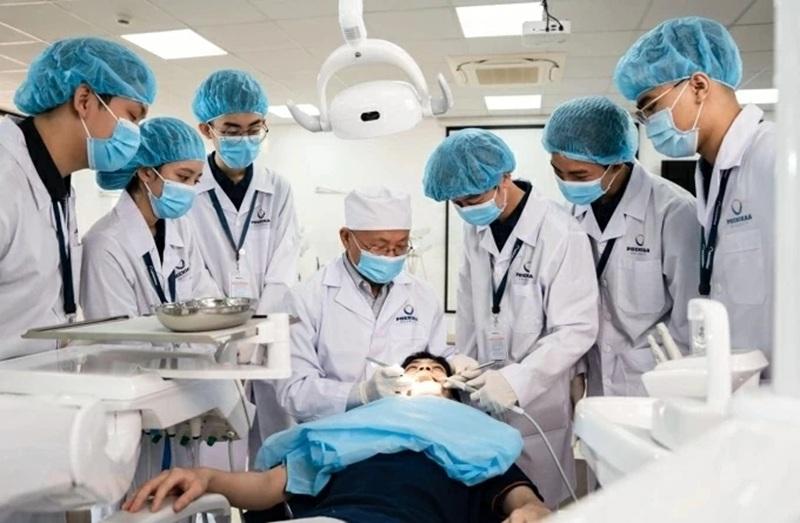 Thầy thuốc cũng phải chủ động thích nghi, phải cập nhật kiến thức liên tục, rèn luyện kỹ năng giao tiếp. (Nguồn: VGP)