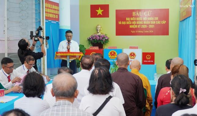 Ông Trần Quốc Huy, Tổ trưởng Tổ bầu cử số 1 phát biểu khai mạc Ông Trần Quốc Huy, Tổ trưởng Tổ bầu cử số 1 phát biểu khai mạc