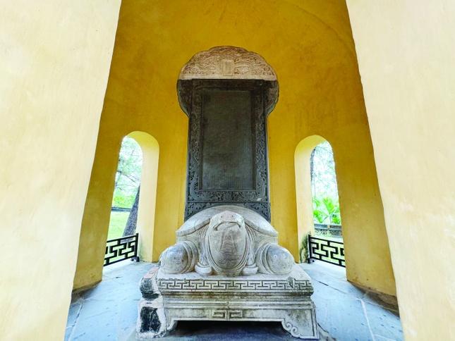 Bia khắc bài Ngự kiến Thiên Mụ tự của chúa Nguyễn Phúc Chu, nói về việc tôn tạo chùa Thiên Mụ năm 1715; được công nhận Bảo vật Quốc gia năm 2020 Bia khắc bài Ngự kiến Thiên Mụ tự của chúa Nguyễn Phúc Chu, nói về việc tôn tạo chùa Thiên Mụ năm 1715; được công nhận Bảo vật Quốc gia năm 2020