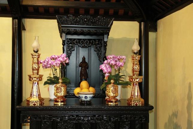 Tượng ngài Nguyễn Hữu Dật thờ tại chùa Tượng ngài Nguyễn Hữu Dật thờ tại chùa