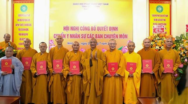 Trao quyết định chuẩn y nhân sự đến các ban chuyên ngành Ban Trị sự GHPGVN tỉnh Ninh Bình, ngày 22-7-2025 Trao quyết định chuẩn y nhân sự đến các ban chuyên ngành Ban Trị sự GHPGVN tỉnh Ninh Bình, ngày 22-7-2025