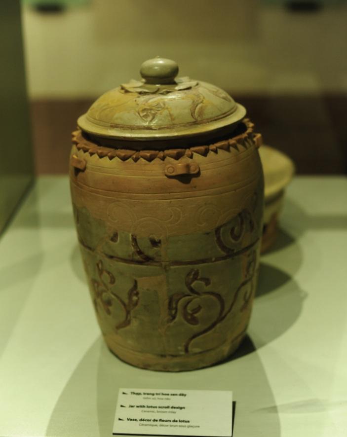 Thạp gốm hoa nâu thời Trần - Ảnh Minh Khang