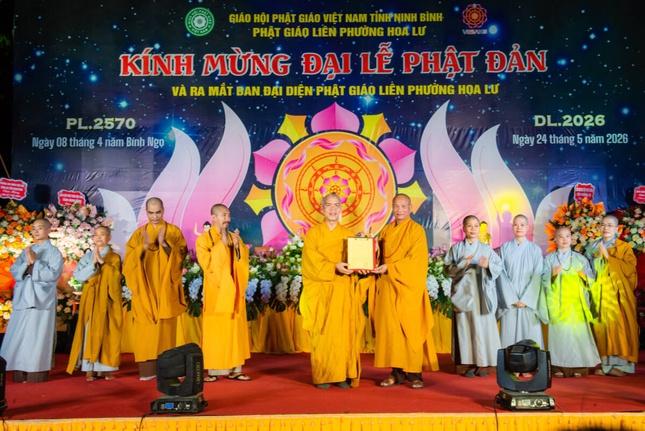 Ban Đại diện Phật giáo liên phường Hoa Lư nhận quyết định chuẩn y nhân sự Ban Đại diện Phật giáo liên phường Hoa Lư nhận quyết định chuẩn y nhân sự