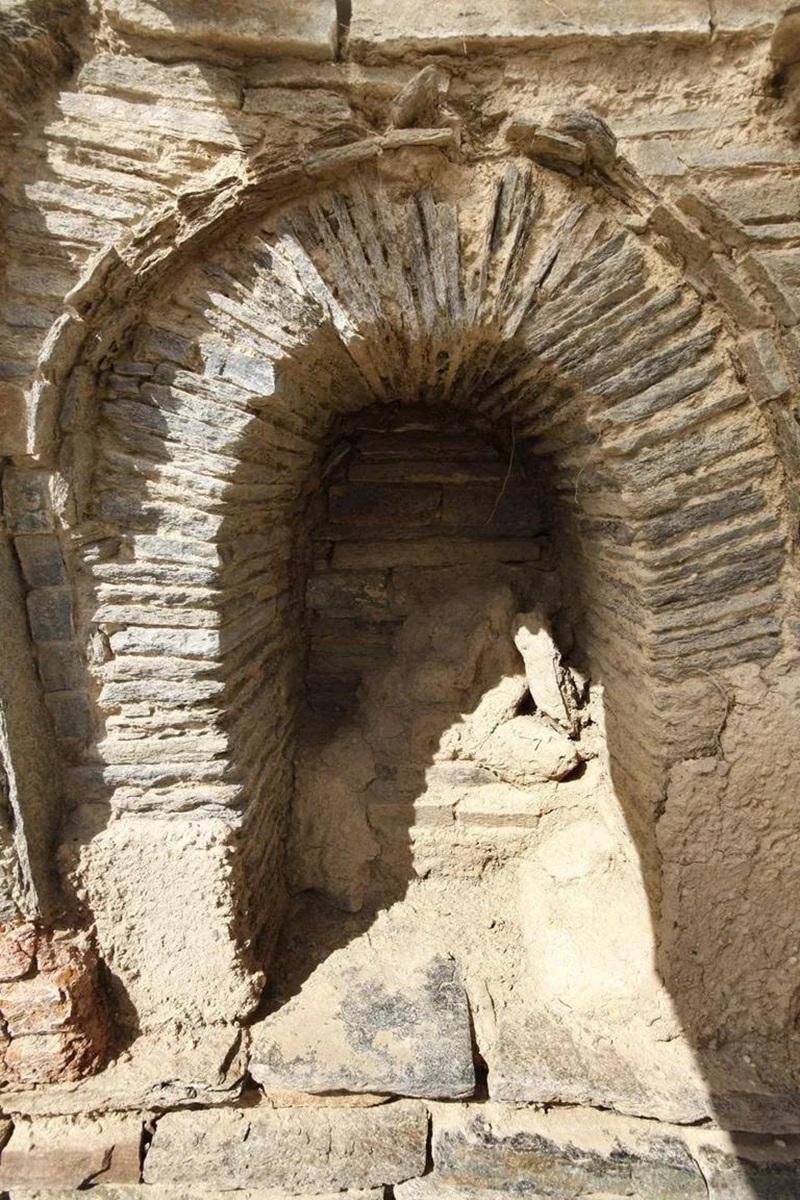 Tượng Sasal Buddha (Đại Phật Sasal) cao 55 mét tại Bamiyan, Afghanistan, chụp trước khi bị Taliban phá hủy vào năm 2001. Ảnh: Ian Griffiths/Corbis.