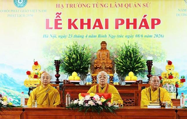 Chư tôn đức chứng minh, tham dự lễ khai pháp trường hạ tùng lâm Quán Sứ