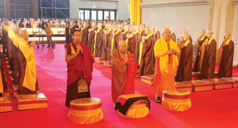 Các đại diện từ ba truyền thống Phật giáo hiện đại chính tham dự Đại hộitoàn thể lần thứ 27 của Hội Phật giáo Thế giới, năm 2014. - Ảnh: Sưu tầm