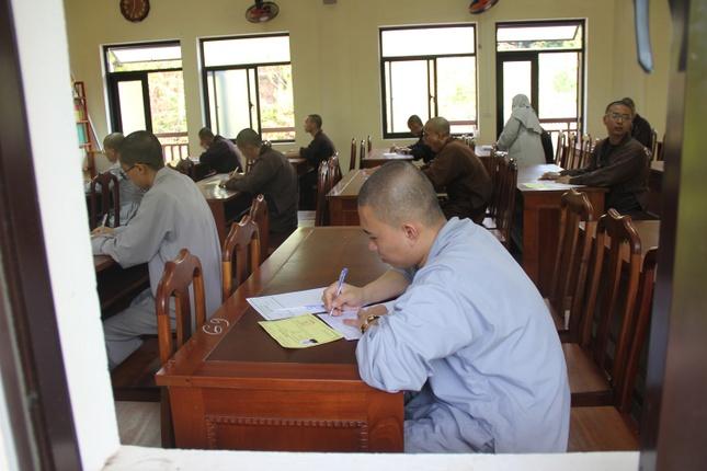 Có 98 Tăng, Ni thí sinh tham dự kỳ thi cử nhân Phật học khóa XVII (2026-2030) Có 98 Tăng, Ni thí sinh tham dự kỳ thi cử nhân Phật học khóa XVII (2026-2030)