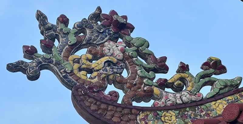 “Sen hoá rồng” trên tháp chuông chùa Hải Nhuận (Tp. Huế)
Nguồn: Thích Đức Khải ( 2026)
