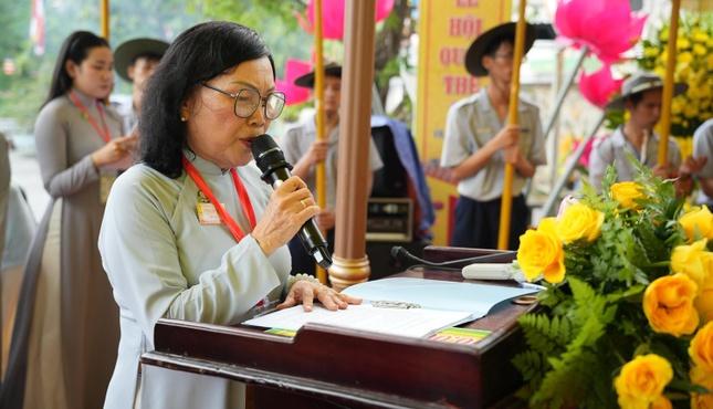 Huynh trưởng cấp Dũng Tâm Ngọc - Nguyễn Thị Minh Nguyệt phát biểu khai mạc Huynh trưởng cấp Dũng Tâm Ngọc - Nguyễn Thị Minh Nguyệt phát biểu khai mạc