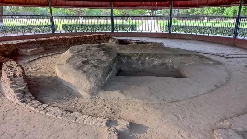 Bảo tháp Xá lợi Vaiśālī (Vaishali Relic Stupa) được xem là bảo tháp Phật giáo cổ nhất hiện được khảo cổ học ghi nhận. Công trình do người Licchavi ở Vaiśālī xây dựng, một trong tám cộng đồng đã tiếp nhận xá lợi của Đức Phật sau lễ trà-tỳ. Bảo tháp được xác định niên đại vào khoảng thế kỷ V trước Tây lịch. Nguồn: Wikimedia Commons.