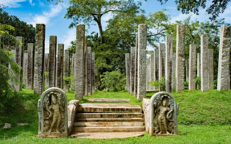 Thuparamaya được xem là quần thể chùa cổ nhất tại Sri Lanka, có niên đại từ thời Phật giáo được truyền đến hòn đảo này vào khoảng thế kỷ III trước Tây lịch. Nguồn: Explore Sri Lanka / Flickr Creative Commons.