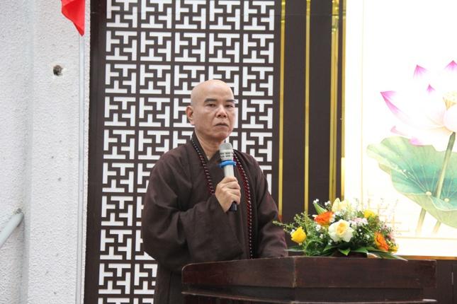 Thượng tọa Thích Nguyên Thành, Phó Viện trưởng Thường trực, Trưởng Phòng Đào tạo trình bày đề tài: Giới thiệu Khoa Hán - Nôm Phật giáo thuộc Học viện Phật giáo VN tại Huế Thượng tọa Thích Nguyên Thành, Phó Viện trưởng Thường trực, Trưởng Phòng Đào tạo trình bày đề tài: Giới thiệu Khoa Hán - Nôm Phật giáo thuộc Học viện Phật giáo VN tại Huế