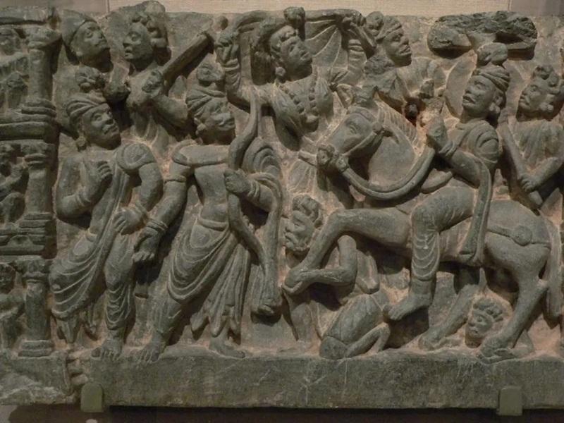 Thái tử Siddhartha rời cung điện. “Phiến đá Đại Xuất ly”, thế kỷ II–III Công nguyên, Gandhara | Ảnh: Mary Harrsch / flickr / Creative Commons