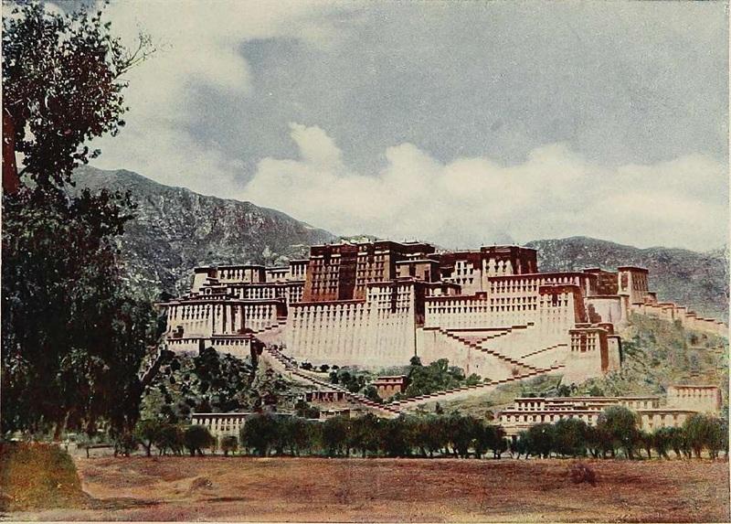 Cung điện của Đức Đạt Lai Lạt Ma trên núi Potala ở Lhasa, trích từ cuốn Cung điện của Đức Đạt Lai Lạt Ma trên núi Potala ở Lhasa, trích từ cuốn