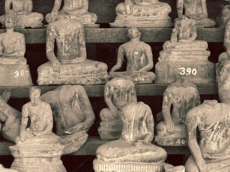 Những bức tượng Phật bị vỡ. Hậu quả của các cuộc ném bom của Mỹ trong Chiến tranh Việt Nam. | HeyItsWilliam / flickr Creative Commons Những bức tượng Phật bị vỡ. Hậu quả của các cuộc ném bom của Mỹ trong Chiến tranh Việt Nam. | HeyItsWilliam / flickr Creative Commons
