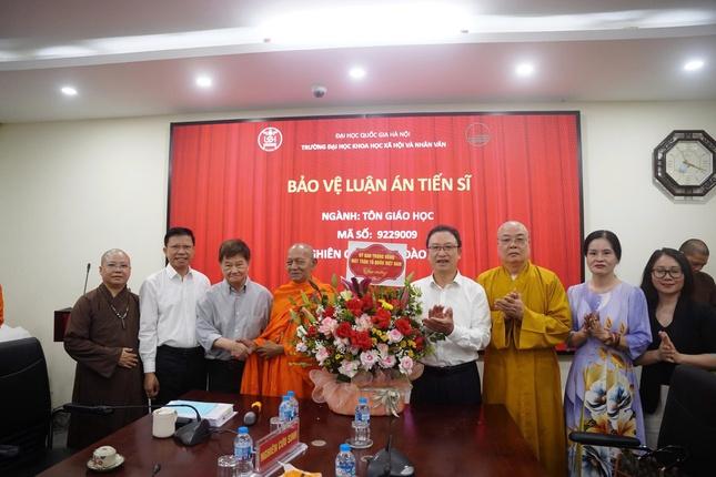 Những lẵng hoa tươi thắm chúc mừng Hòa thượng Đào Như Những lẵng hoa tươi thắm chúc mừng Hòa thượng Đào Như