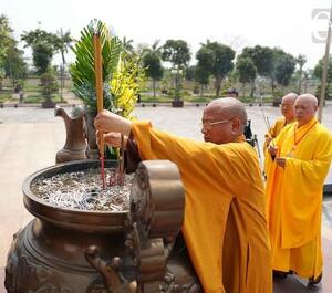 Ninh Bình: Dâng hương tưởng niệm Chủ tịch Hồ Chí Minh, đỉnh lễ Tam bảo trước Đại hội đại biểu Phật giáo tỉnh