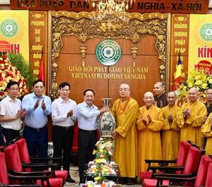 Lãnh đạo Đảng, Nhà nước, Ủy ban Trung ương MTTQVN chúc mừng Giáo hội nhân Đại lễ Phật đản