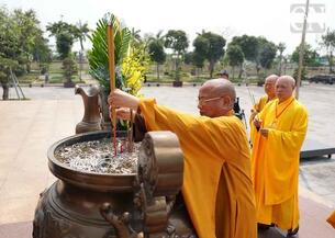 Ninh Bình: Dâng hương tưởng niệm Chủ tịch Hồ Chí Minh, đỉnh lễ Tam bảo trước Đại hội đại biểu Phật giáo tỉnh