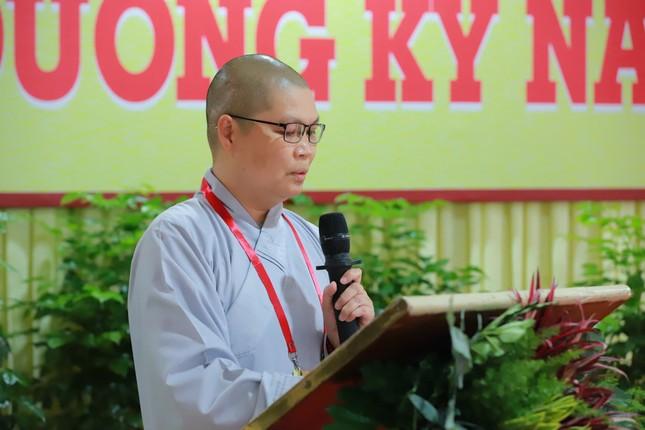 Ni sư Thích nữ Huệ Đức báo cáo về quá trình chuẩn bị và công tác tổ chức Khóa bồi dưỡng kỹ năng và Hội thi dẫn chương trình Phật giáo Ni sư Thích nữ Huệ Đức báo cáo về quá trình chuẩn bị và công tác tổ chức Khóa bồi dưỡng kỹ năng và Hội thi dẫn chương trình Phật giáo