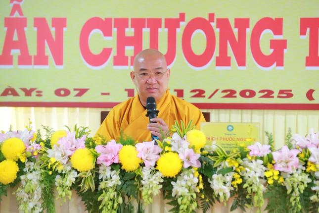 Thượng tọa Thích Phước Nguyên mở đầu chương trình giảng về kỹ năng dẫn chương trình Phật giáo tại khóa bồi dưỡng Thượng tọa Thích Phước Nguyên mở đầu chương trình giảng về kỹ năng dẫn chương trình Phật giáo tại khóa bồi dưỡng