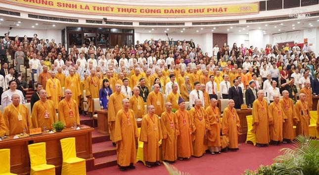 Đại biểu thực hiện nghi thức chào Quốc kỳ, Đạo kỳ, nhập từ bi quán Đại biểu thực hiện nghi thức chào Quốc kỳ, Đạo kỳ, nhập từ bi quán