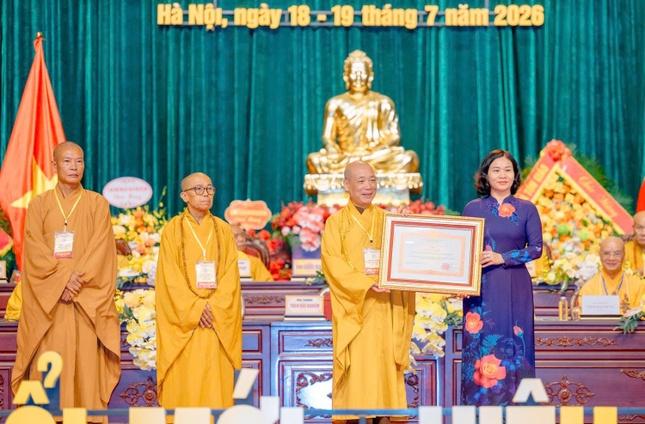Trao Bằng khen của Thủ tướng Chính phủ đến Hòa thượng Thích Bảo Nghiêm Trao Bằng khen của Thủ tướng Chính phủ đến Hòa thượng Thích Bảo Nghiêm
