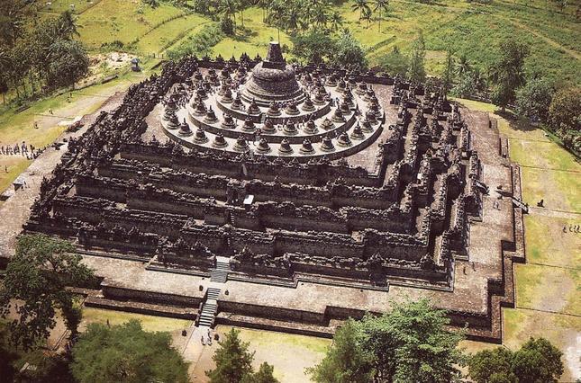Borobudur - Bảo tháp Phật giáo lớn nhất thế giới Borobudur - Bảo tháp Phật giáo lớn nhất thế giới
