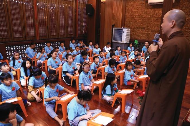 Hãy để tuổi thơ của con thực sự là những ngày hạnh phúc, ngôi nhà là mái ấm Hãy để tuổi thơ của con thực sự là những ngày hạnh phúc, ngôi nhà là mái ấm