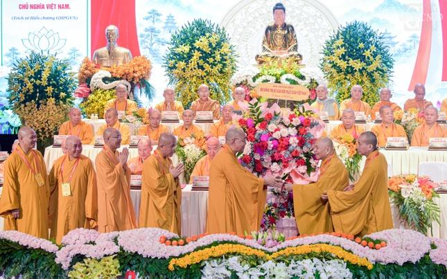 Trung ương Giáo hội tặng hoa chúc mừng Trung ương Giáo hội tặng hoa chúc mừng